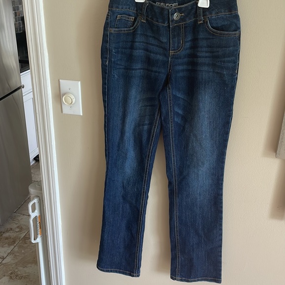 Maurices Low Rise Straight Leg Jeans Size 1/2 Short - Picture 8 of 9